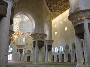a Nagymecset belülről Abu Dhabiban
