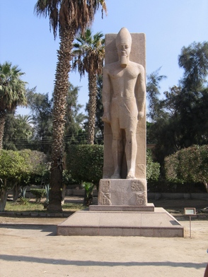 Memphisz II. Ramszesz szobra