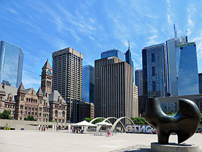 Toronto belvárosa a régi városházával