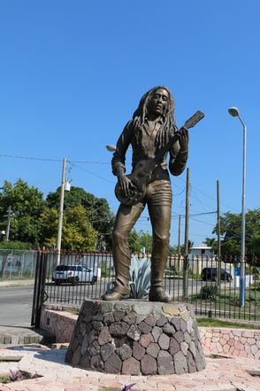Bob Marley szobra Kingstonban